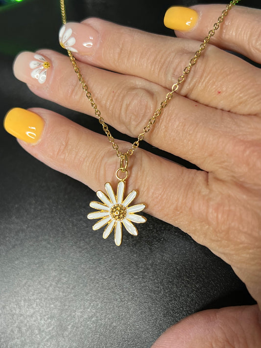 In Bloom Daisy Necklace (IN STOCK)